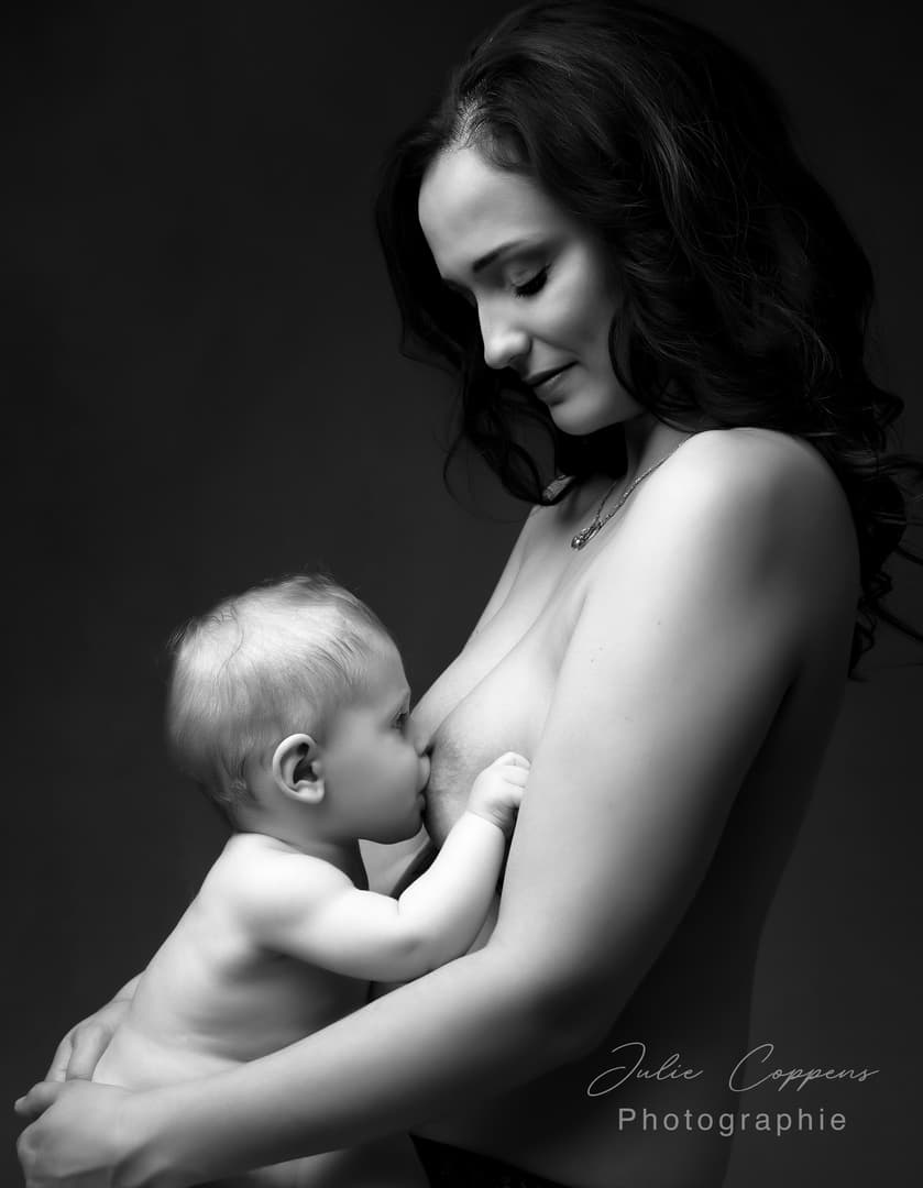 Séance maman et bébé par Julie Coppens Photographie
