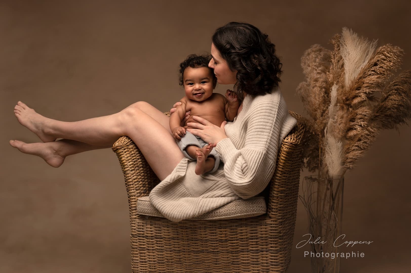 Séance maman et bébé par Julie Coppens Photographie