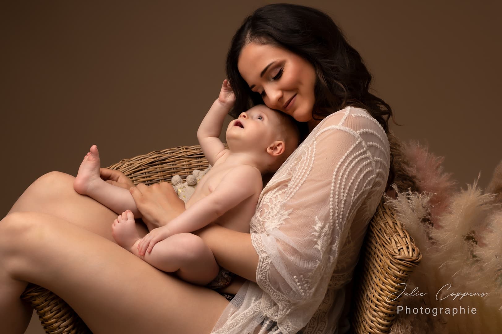 Séance maman et bébé par Julie Coppens Photographie