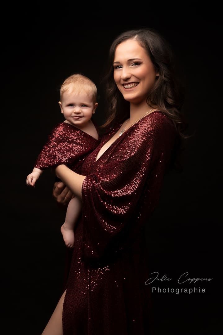 Séance maman et bébé par Julie Coppens Photographie
